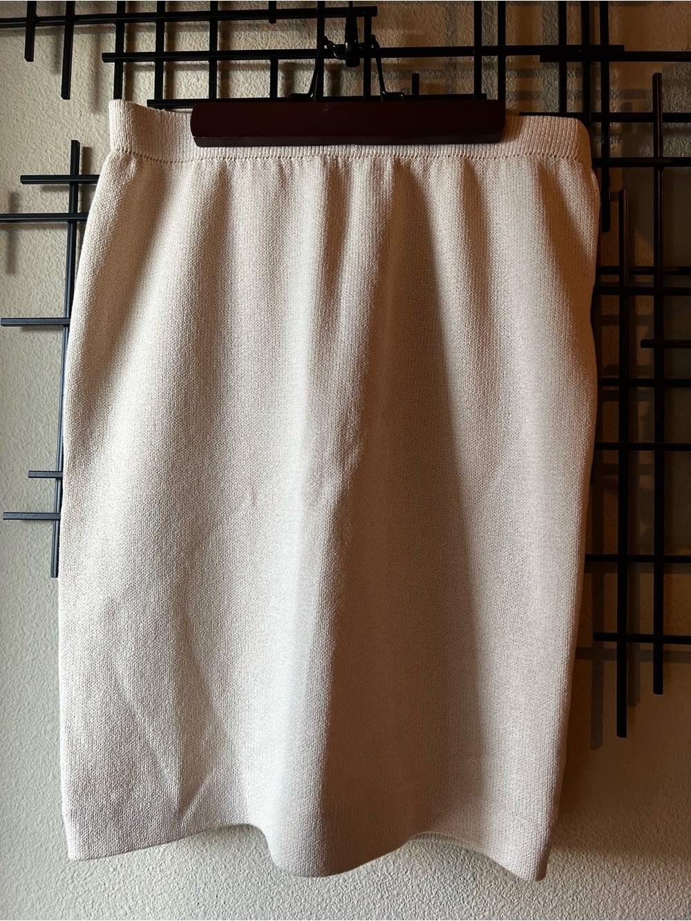 St John Classic Cream Knit Pencil Skirt